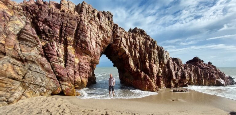 passeios-e-turismo-em-jericoacoara-pedra-furada